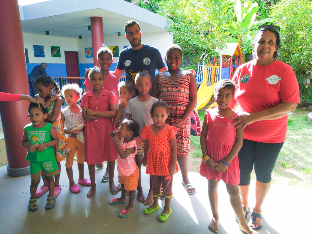 Donation à l'orphanage de l'église St Elizabeth